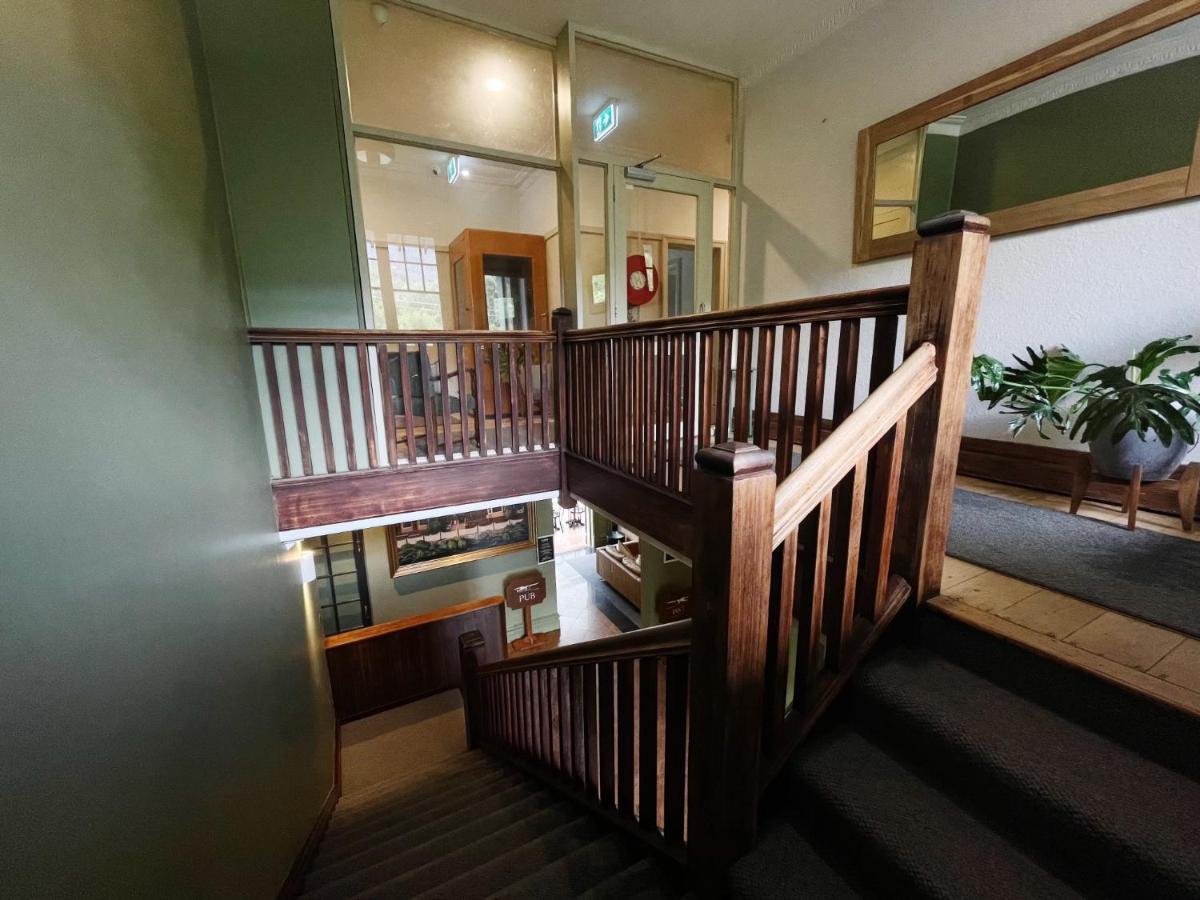 Alpine Hotel, Eat Drink Sleep ウォーバートン エクステリア 写真