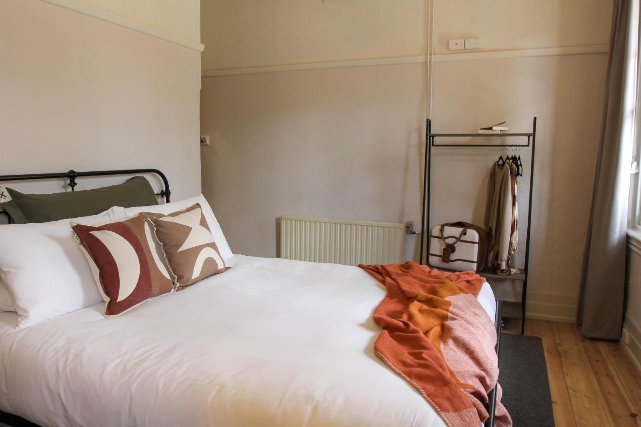 Alpine Hotel, Eat Drink Sleep ウォーバートン エクステリア 写真