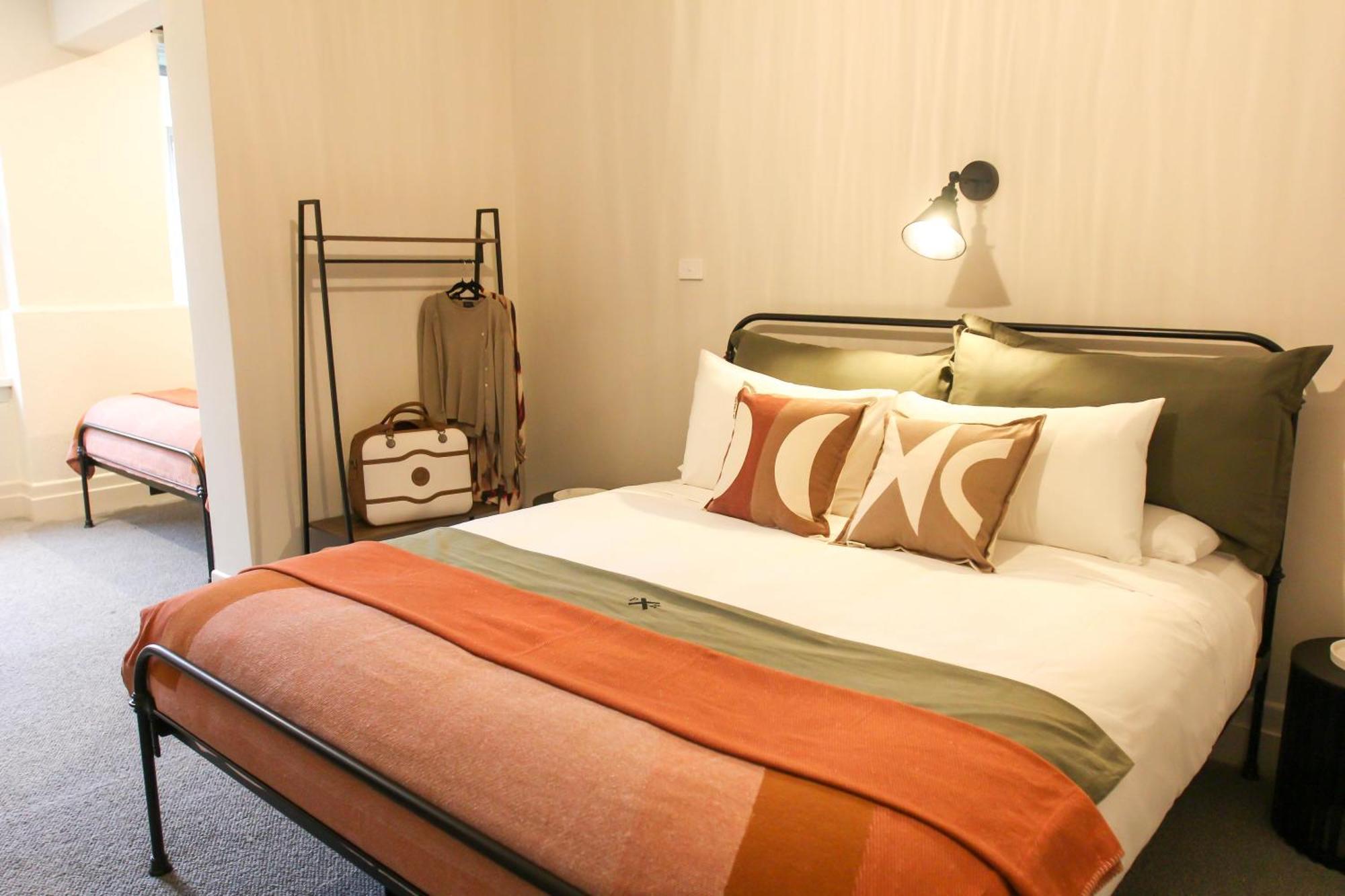 Alpine Hotel, Eat Drink Sleep ウォーバートン エクステリア 写真